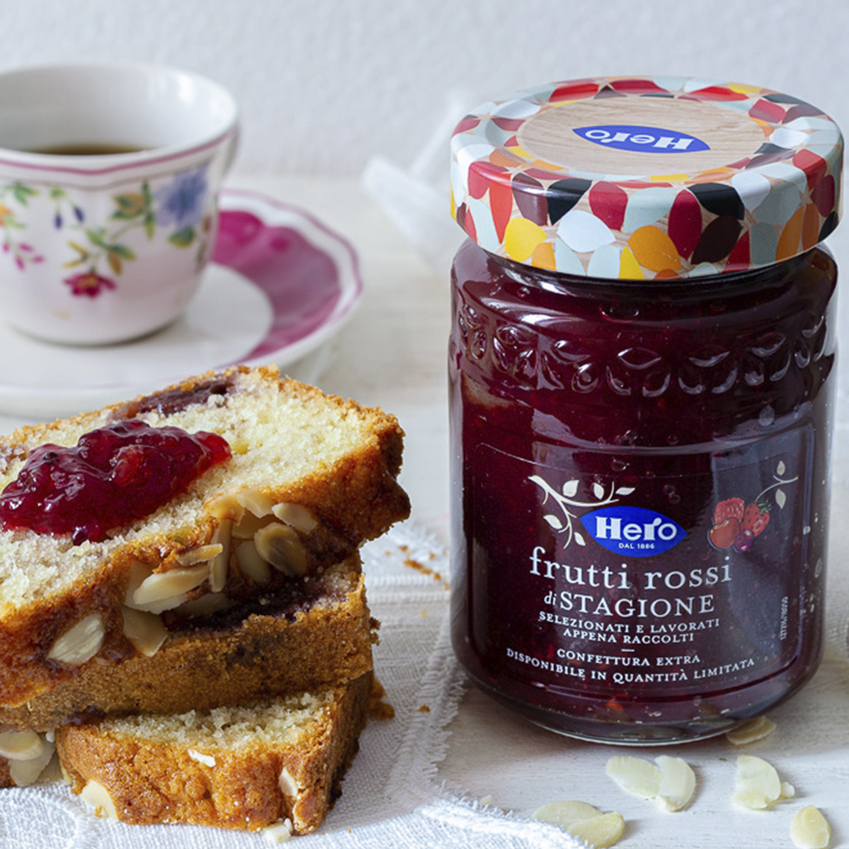 Plumcake marmorizzato con confettura Hero Frutti Rossi di Stagione