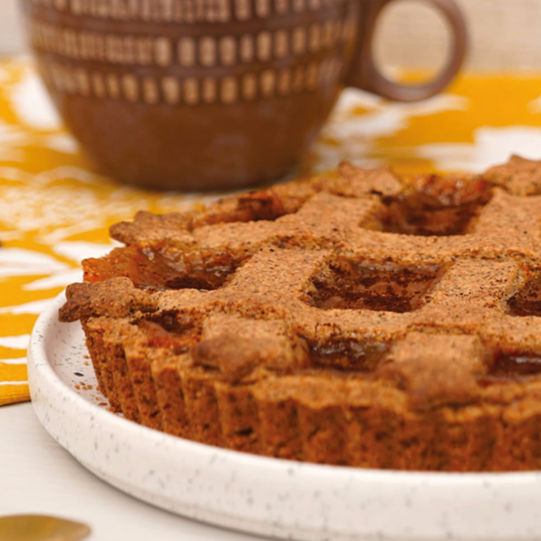 Crostata di grano saraceno con confettura Hero di Stagione Albicocche al profumo di caffè