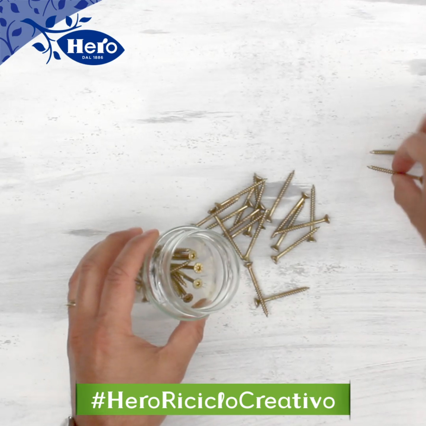 Riempi i vasetti di viti