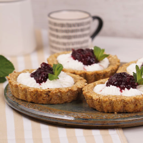 Crostatine di avena allo yogurt e confettura Hero Light Ciliegie Nere